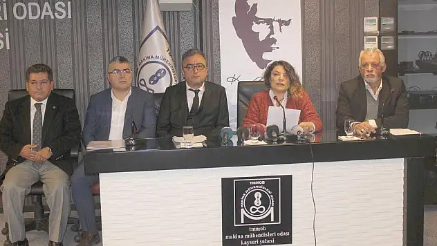 'Belediyeler müteahhitliğe soyundu'