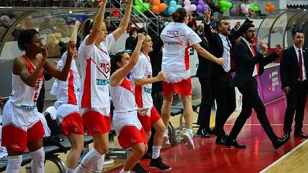 Bellona AGÜ Spor, kupada yarı finale yükseldi