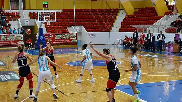 Bellona rüzgarı Adana'da esti