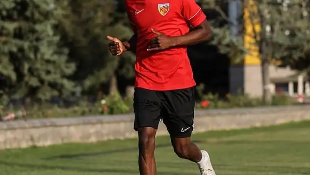 Bernard Mensah koşulara başladı