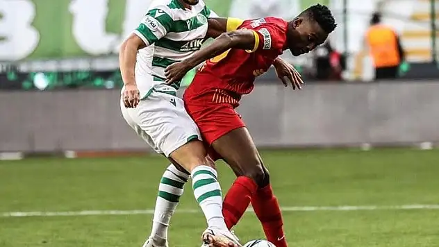 Bernard Mensah'tan hakeme tepki