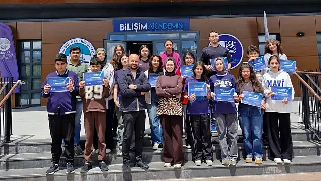 Bilişim Akademisi'ndeki gençler bir dönemi daha tamamladı