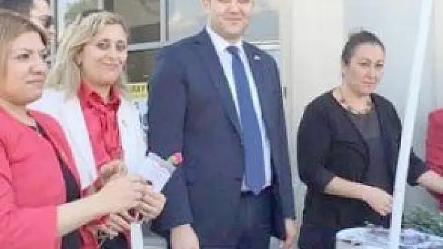 10 BİN KADIN 10 BİN ÇİÇEK
