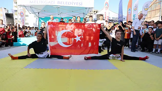 Bir annenin feryadı 16 bin gence umut oldu