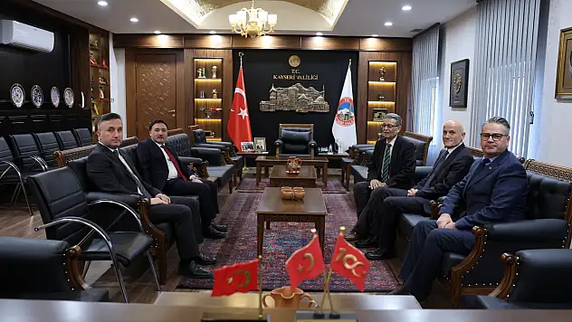 Bir döneme damgasını vuran eski Bakan ve eski Vali'den sessiz sedasız Kayseri ziyareti