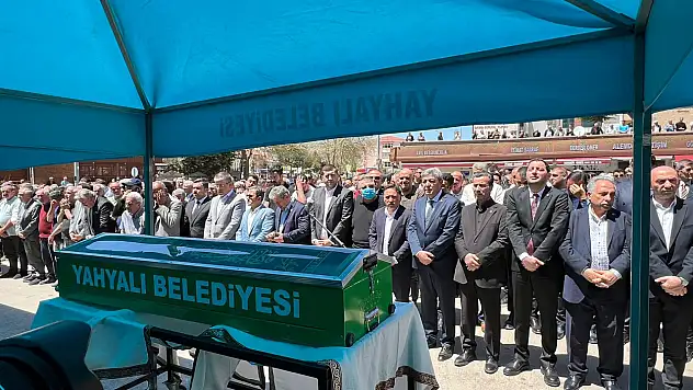 Bir döneme damgasını vurmuştu! Eski Başkan Kayseri'de son yolculuğuna uğurlandı