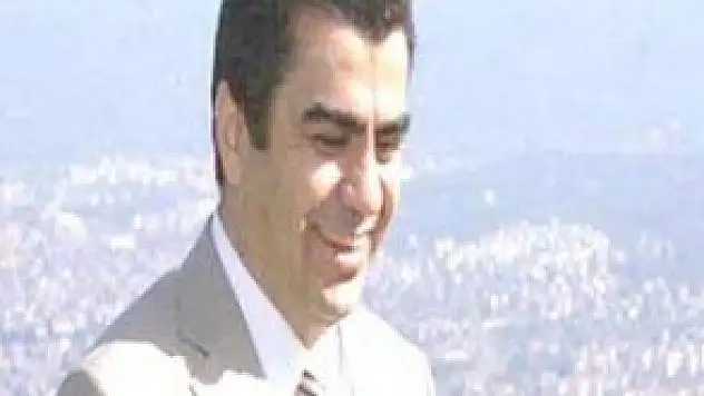 'BİR GÜLÜŞÜ VAR SANIRSIN YARIN TATİL'