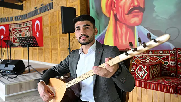 'Bizim oğlandan aşık olmaz' dediler, 10 yıldır Türkiye'yi diyar diyar geziyor