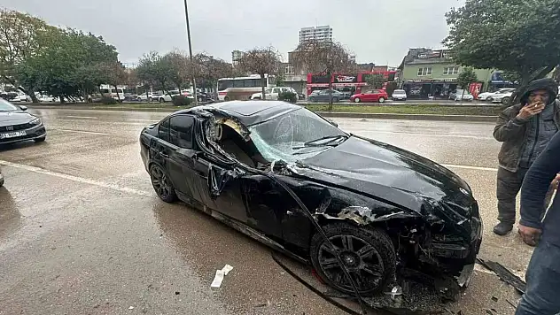 BMW ile kaza yaptı hava yastığı açılmadı