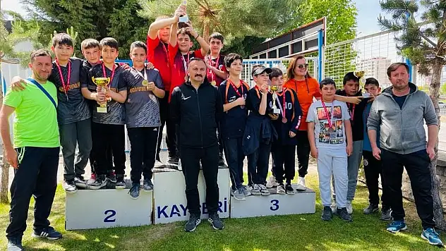 Dereceye girenlere madalyaları düzenlenen törenle verildi...