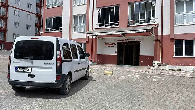 Evde ölü bulunan kardeşlerin amcası: 'Babaları 4 yıldır kayıptı'