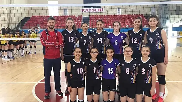 Bölgesel Lig Bayanlar Voleybol'da İzzet Öksüzkayaspor finalde