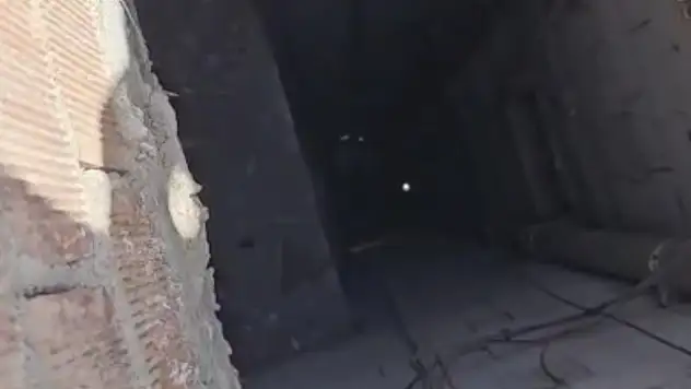 Boya yaparken havalandırma boşluğuna düşen işçi kurtarıldı!