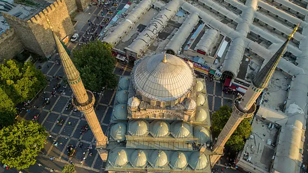 Bu haftaki cuma hutbesinde ailelere ve gençlere önemli çağrı