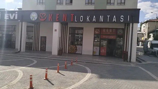 Bu lokanta günde 2 saat açık: 50 TL'ye 4 çeşit yemek