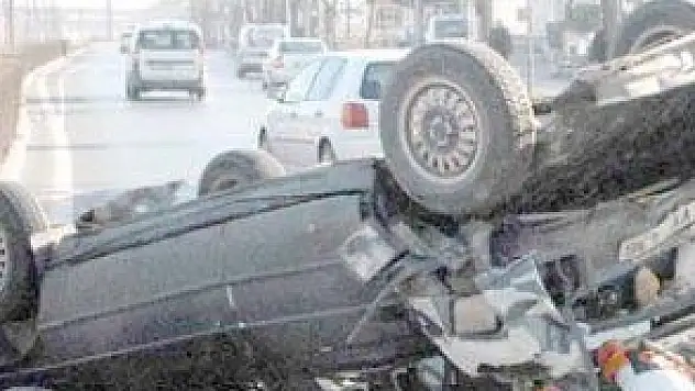 BU OTOMOBİLDEN 5 KİŞİ SAĞ ÇIKTI