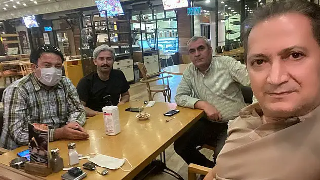Bu poza Vali cezayı kesti! Müdürler şok...