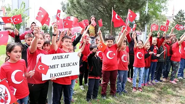 'Bu vatan için biz de varız' dediler, şehitliğe fidan diktiler
