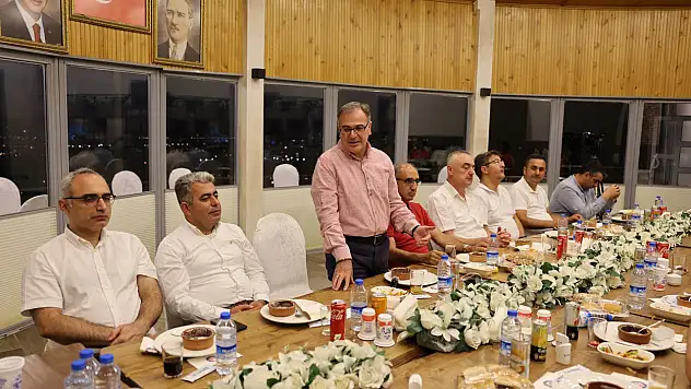 'Buluşmamıza katılan kıymetli hocalarımıza teşekkür ediyorum'