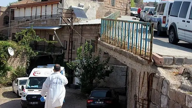 Bunalıma giren şahıs kendini astı