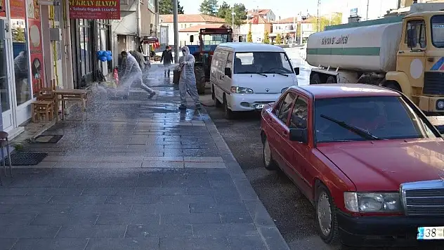 Bünyan Belediyesi cadde ve sokakları sabunlu suyla yıkadı
