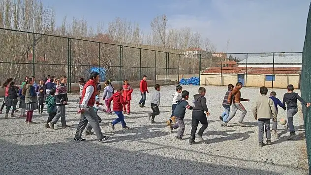 Bünyan Belediyesi 5 Mahalleye daha Halı Saha Yapıyor