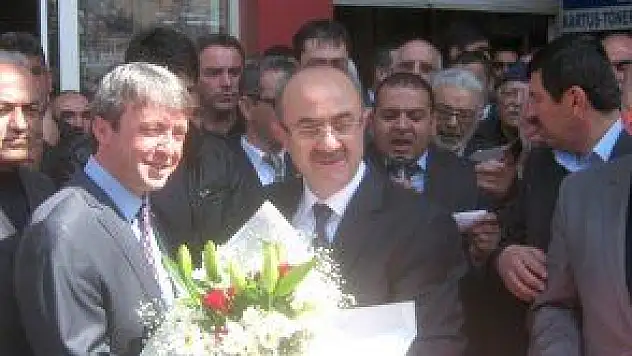 BÜNYAN BELEDİYESİNDE DEVİR TESLİM TÖRENİ