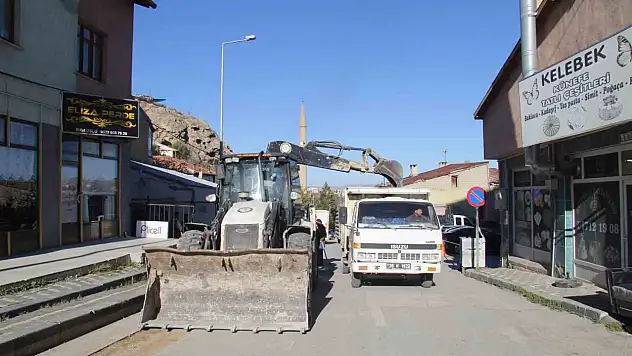Alt yapı nedeniyle bozulan yollar yenileniyor