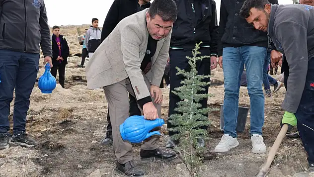 Bünyan'da fidanlar toprakla buluştu