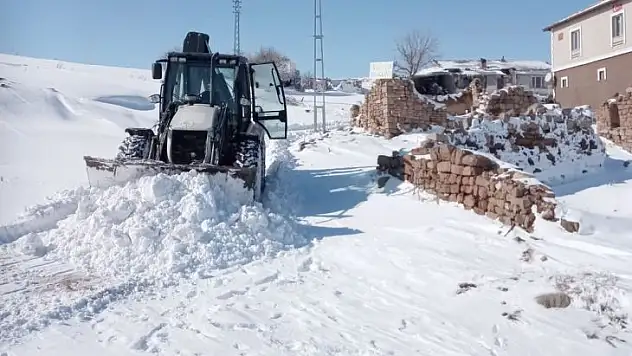 Bünyan'da karla mücadele sürüyor