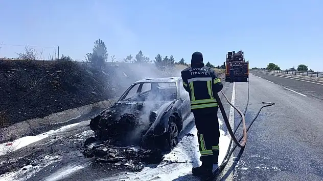 Bünyan'da seyir halindeki otomobil alevlere teslim oldu