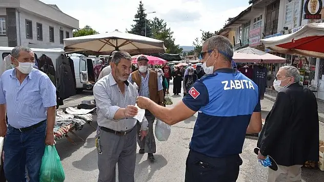 Bünyan'da zabıta hem uyardı hem maske dağıttı