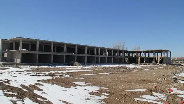 Bünyan Ticaret Merkezi inşaatı devam ediyor