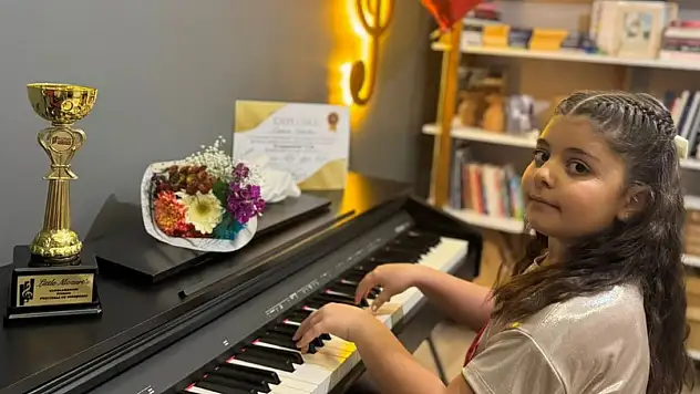 Bünyanlı minik sanatçıdan uluslararası büyük başarı!