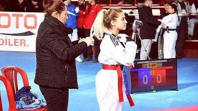 Büşra Pişginel Para Taekwondo Türkiye Şampiyonası'nda ikinci oldu
