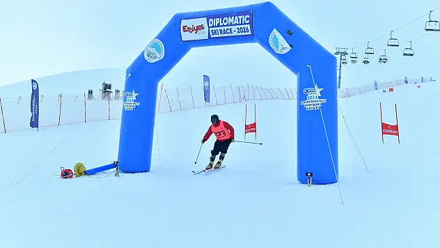 Büyükelçiler Erciyes'te yarıştı
