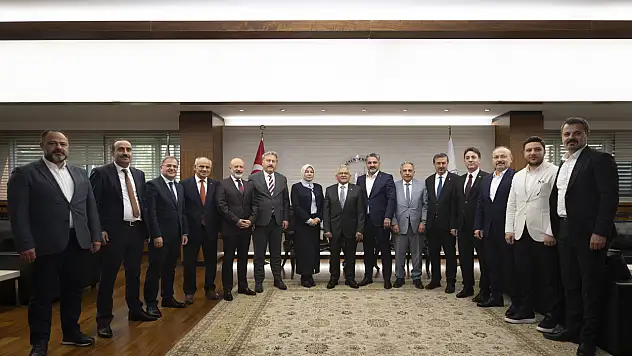 Büyükkılıç'a meclis toplantısından önce yapılan dikkat çeken ziyaret