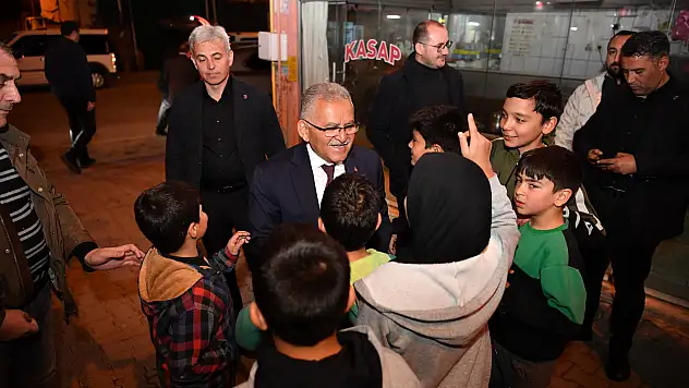 Büyükkılıç, Argıncık'ta çocuklara hediyeler verdi