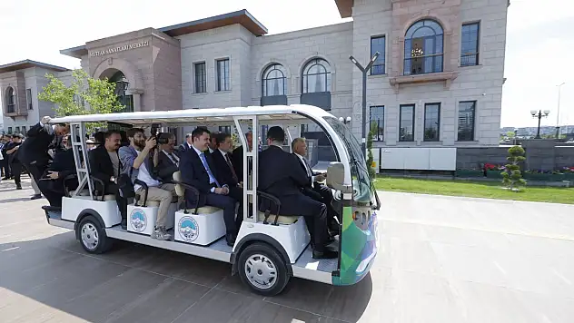 Büyükkılıç bakanlara şoförlük yaptı