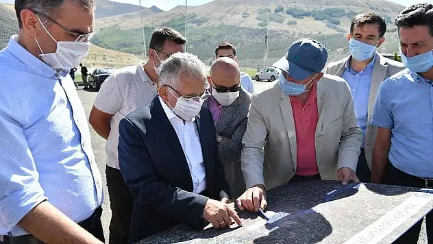 Büyükkılıç, 'Hisarcık-Hacılar' arasındaki yola neşter vurdu
