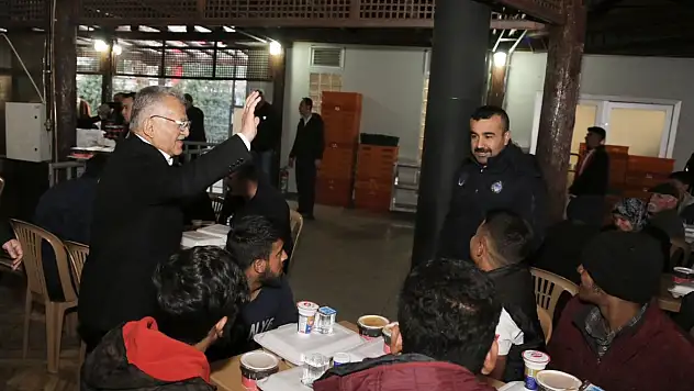Büyükkılıç iftarını vatandaşla açtı