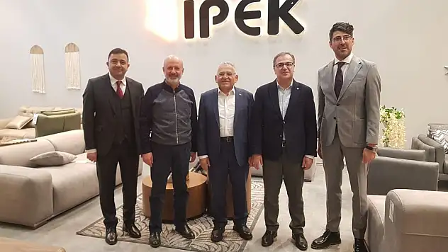 Büyükkılıç, İstanbul Mobilya Fuarını Ziyaret Etti