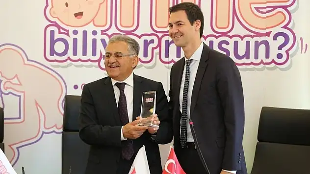 Büyükkılıç, 'Sosyal belediyecilik projelerine öncülük ediyoruz'
