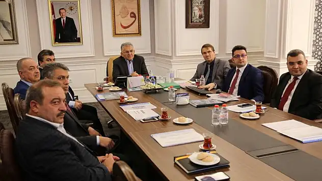 Büyükkılıç'tan büyükşehir pozu!