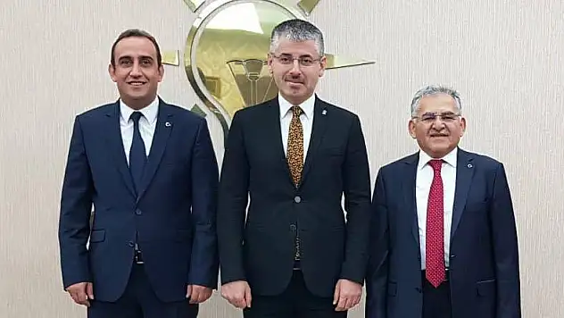 Büyükkılıç'tan, İlmek pozlu mesaj
