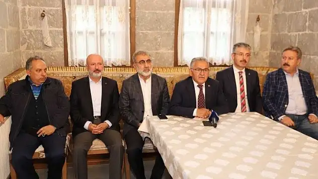 Büyükkılıç'tan istişare toplantısında 'öğrenci' duyarlılığı