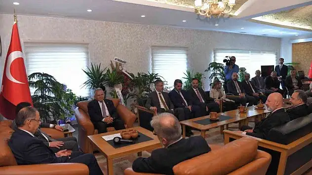 Vali Çiçek'e 'hayırlı olsun' ziyareti...