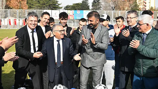 Büyükkılıç'tan spor kulüplerine destek