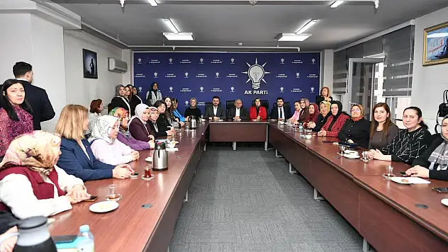 Büyükkılıç, teşkilat ve muhtarlarla bir araya geldi