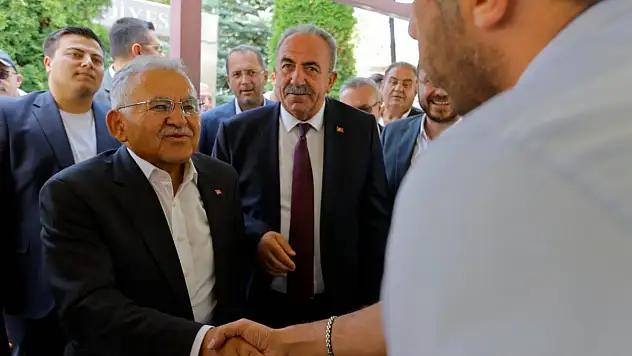 Büyükkılıç üç ilçede sahaya indi: Talepleri yerinde dinledi